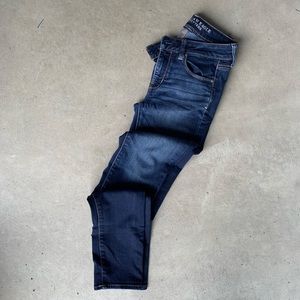 American Eagle Women’s Dark awash Skinny Jeans
